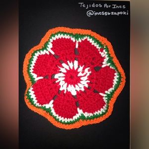 Knitted centerpiece 🧶